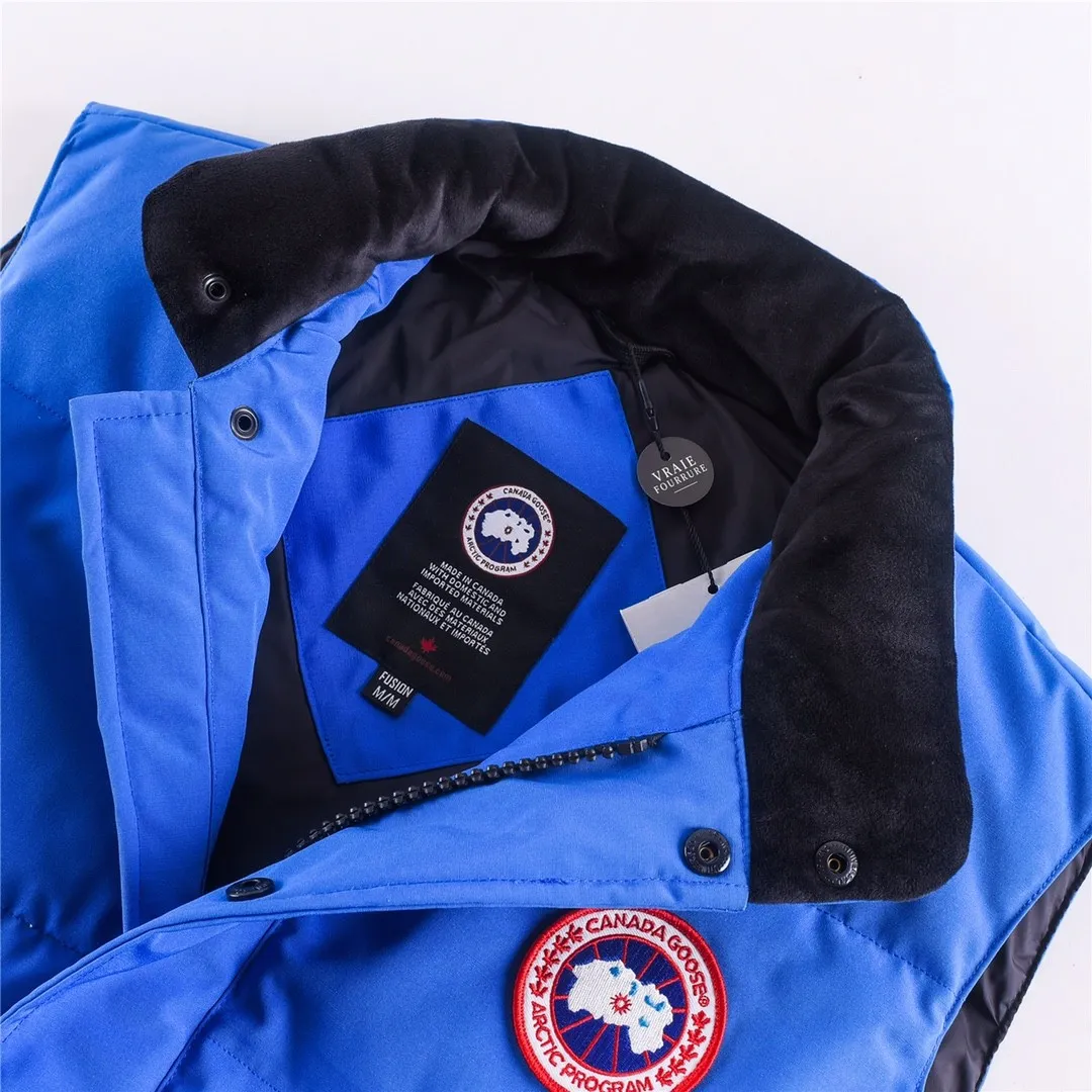 P320 Canada Goose Canada Goose #Freestyle Crew 4154M men's and women's vest down# ➖ Genuine synchronous anti-counterfeiting chip sensor! ➖ Imported Behringer embroidery machine to customize 10,000-needle embroidery logo! ➖ Imported 21-count polyester-cotton blended original fabric, using Feather-Light 10D waterproof coating fabric, made of 84.5% polyester fiber and 15.5% cotton, 100% the best feel in the entire network! ➖ The genuine official website uses the national standard 80 white duck down, and will never be misled by false claims such as 90 down or goose down! ➖ 100% nylon nylon lining with double double-layer sealing design to prevent velvet from running away. Top-grade polar fleece is used in the collar and pockets to keep warm and comfortable! ➖ Yoshida YKK provides original custom-made electroplated sliders. YKK two-way lockable zippers are tight and smooth and will not peel off paint! ➖ 3M composite original Velcro is durable, and all accessories and hardware are disassembled and customized!  SIZE: XS S M L XL XXL [Attached: Size chart]